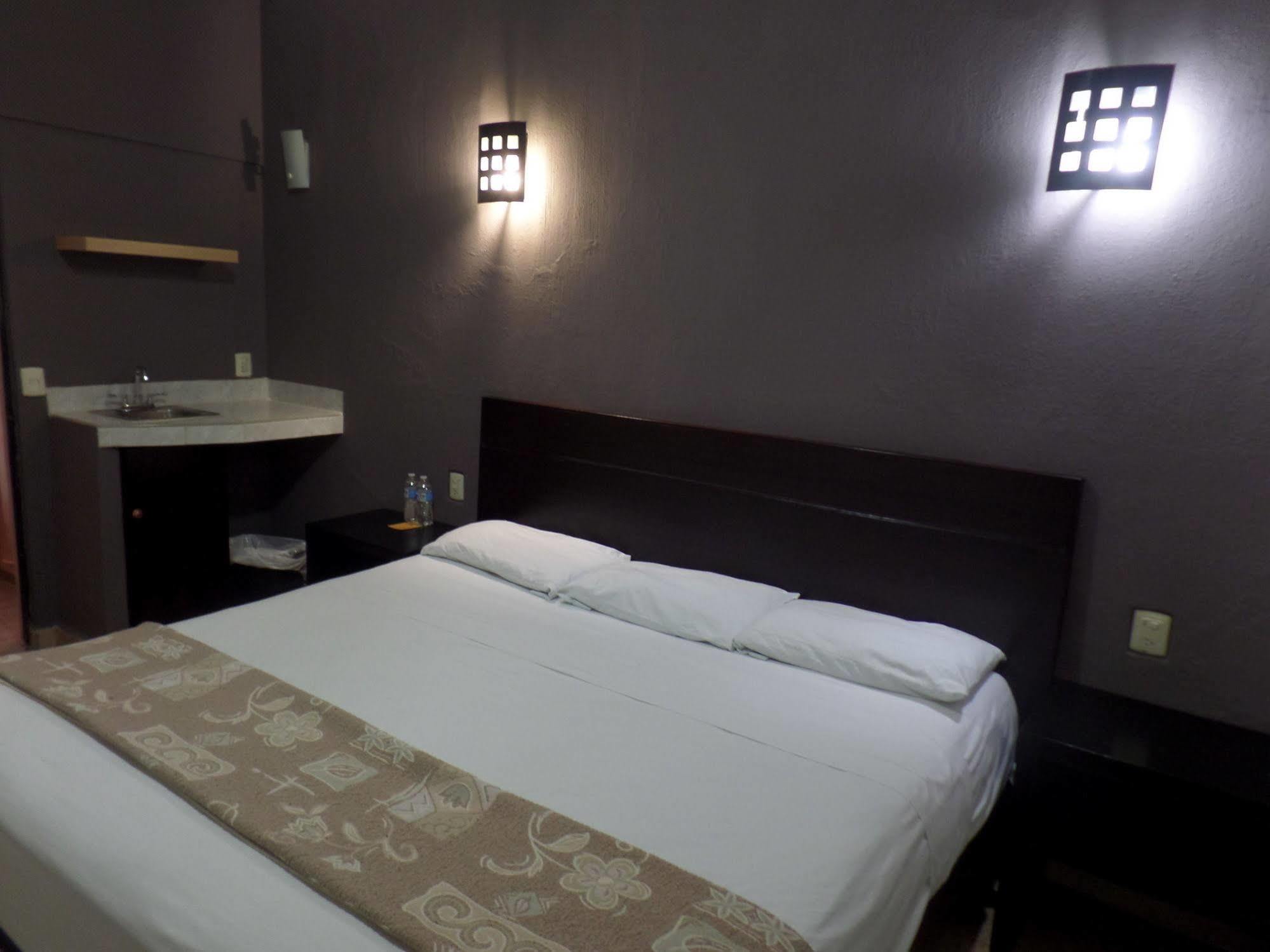 Uke Inn Hotel & Suites Xamaipak Tuxtla Gutiérrez Eksteriør billede